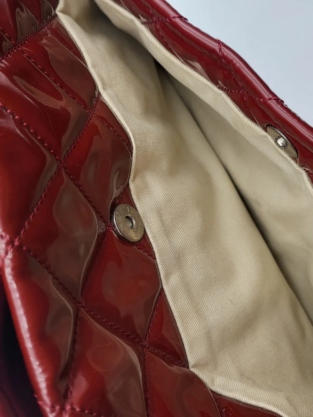CHANEL TOTE BAG BURGUNDY PATENT LEATHER VERNIS ROUGE. AUTH w/COA.